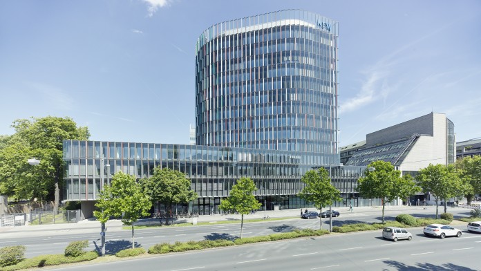KfW-Zentrale Frankfurt, Außenaufnahme, Westarkade und Nordarkade