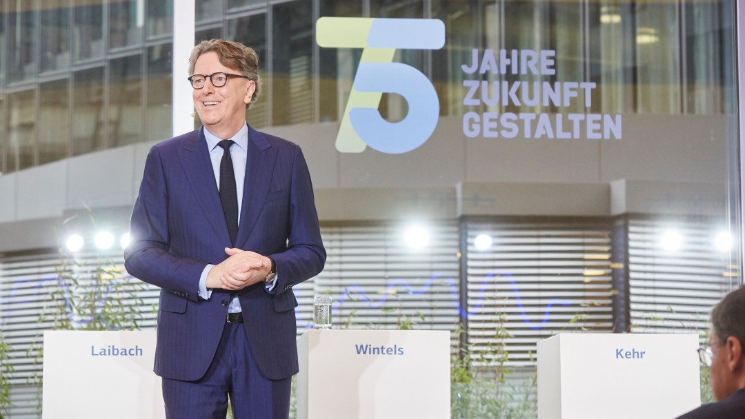 Der Vorstandsvorsitzende der KfW Stefan Wintels während der Jahresuftaktpressekonferenz am 31.01.2023 in der KfW-Niederlassung Frankfurt