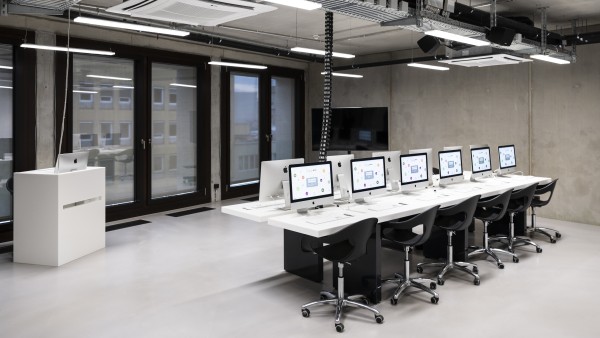 Computer im TUMO Bildungszentrum in Berlin