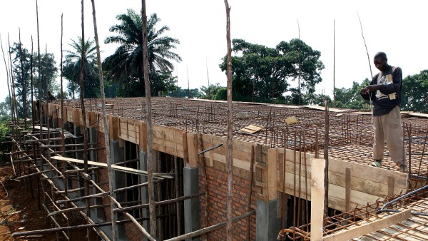Baustelle eines Universitätsgebäudes in Kongo