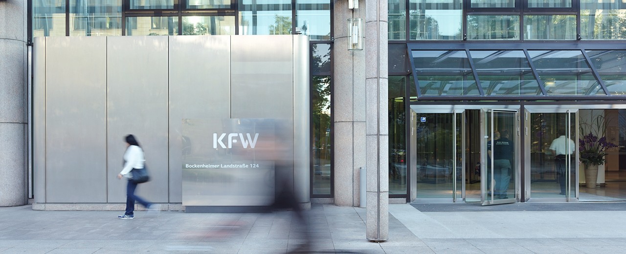 Eingangsbereich des Gebäudes der KFW Bank