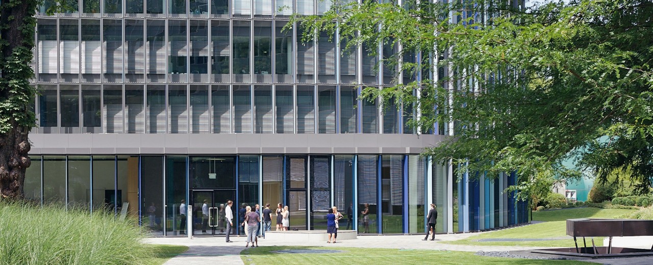 Picture of the lower floors of the KFW building, meadow and trees in the foreground