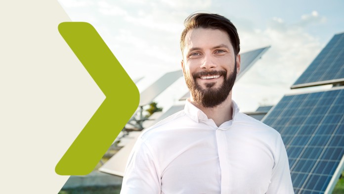 Portrait of a man in front of a photovoltaic system