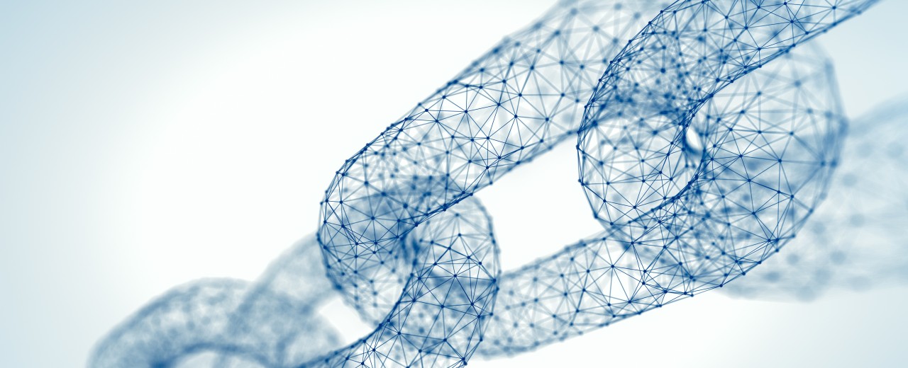 Digitale Kettenstruktur aus vernetzten Punkten. Symbol für Blockchain, Datensicherheit und digitale Vernetzung.