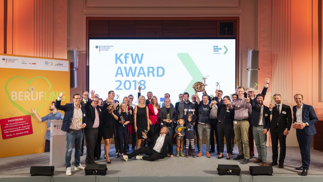 Deutsche Gründer- und Unternehmertage, Prämierung KfW Award Gründer 2018, Gruppenfoto fotografiert 1m 11.10.2018 im Bundesministerium für Wirtschaft und Energie in Berlin