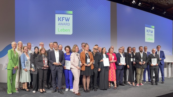 Gruppenfoto beim KfW Award Leben 2025