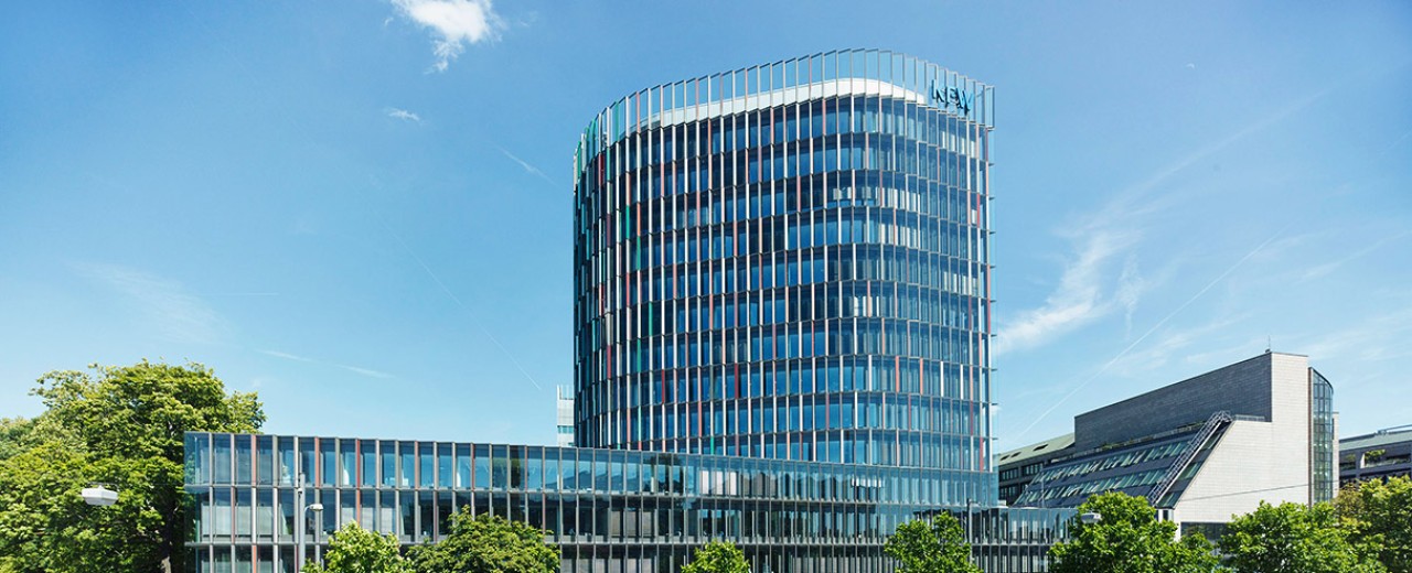 Die 'Westarkade' der KfW IPEX-Bank in Frankfurt am Main