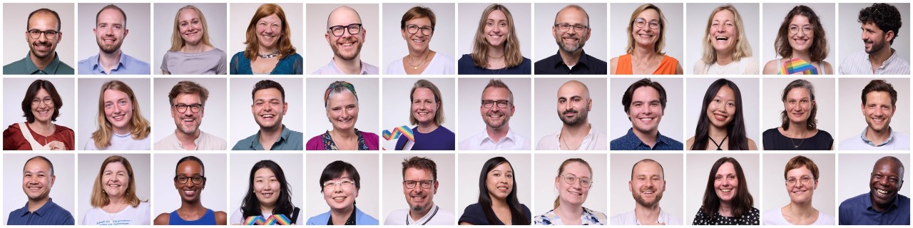 Collage mit 36 Mitarbeitenden der KfW Bankengruppe, die Vielfalt und Diversity im Unternehmen darstellen. 