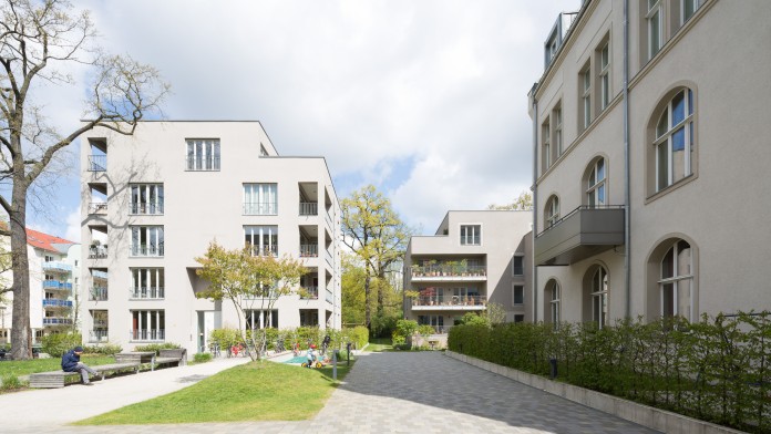 Eine Wohnsiedlung mit mehreren Häusern