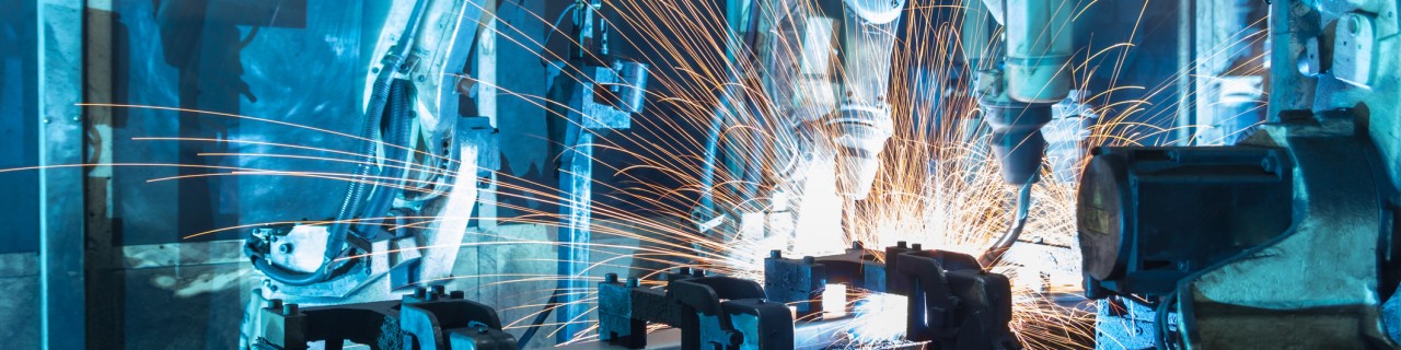 Roboter schweißen einen Kabelbaum