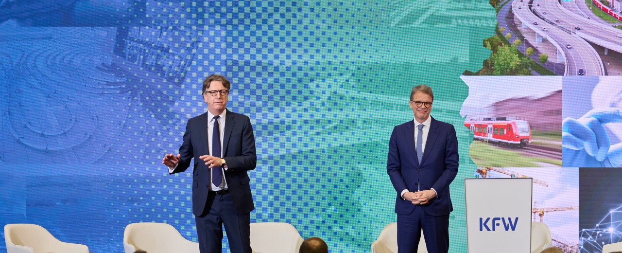 Stefan Wintels, Vorstandsvorsitzender der KfW und Christian Sewing, Vorstandsvorsitzender der Deutschen Bank (v.l.n.r)