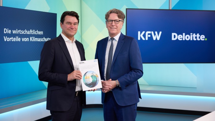 Portrait von Herrn Hans-Jürgen Walter, Global Leader Sustainable Finance bei Deloitte (links) und Herrn Stefan Wintels, Vorstandsvorsitzender der KfW (rechts)