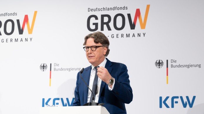 Stefan Wintels während der Pressekonferenz des Deutschlandfonds