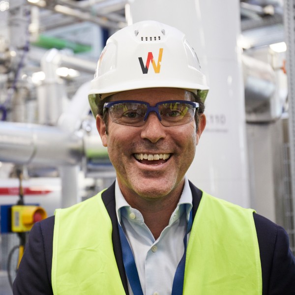 Porträt von Cris Moreno (CEO Vulcan Energy) in der Lithium-Anlage in Frankfurt-Hoechst