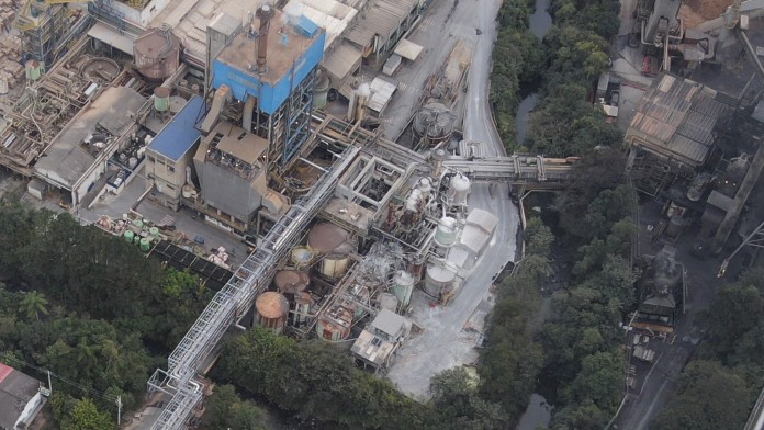 Luftaufnahme der Produktionsstätte von Klingele Paper & Packaging Group in Brasilien, Nova Campina