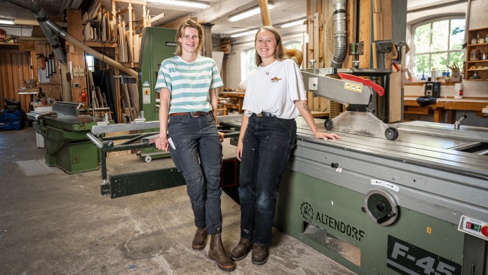 Britta Kersten und Ekaterina Klick in ihrer Werkstatt