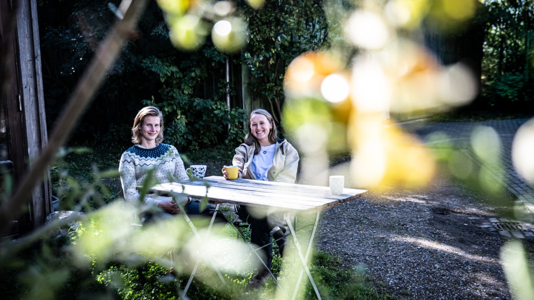 Britta Kersten und Ekaterina Klik in ihrer Tischlerwerkstatt