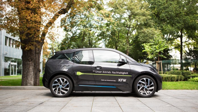 Parkendes Elektroauto