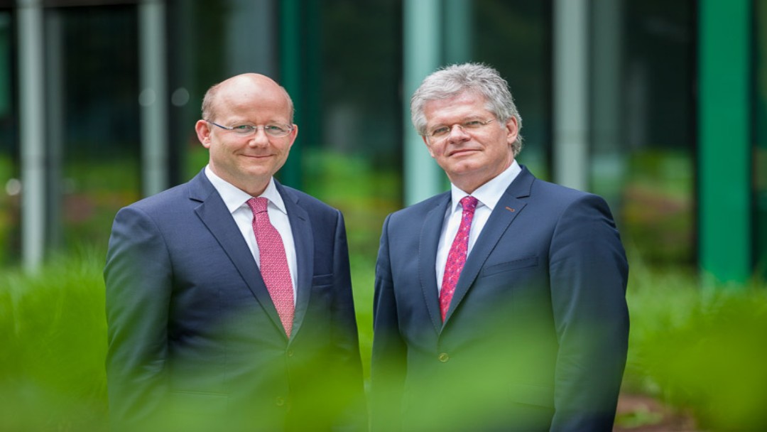 Dr. Stefan Breuer, KfW-Bereichsleiter Interne Revision, und Prof. Dr. Hans-Joachim Böcking, Goethe- Universität Frankfurt am Main (Quelle: KfW / Fotograf: Holger Peters)
