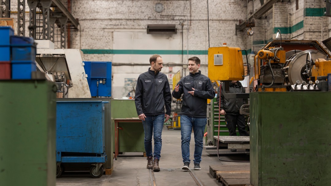 staltec Gründer Dennis Bollien und Micha Umfahrer zu Besuch bei einem ihrer Kunden