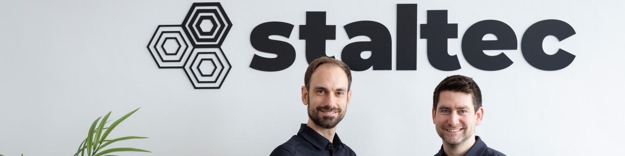Die Gründer des Start-ups staltec in ihrem Büro in Meerbush