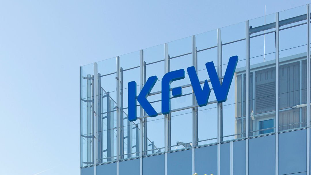 KfW headquarter Frankfurt, Haupthaus outdoor photo with logo