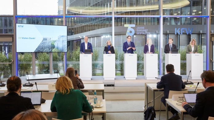 Der gesamte KfW-Vorstand während der Jahresuftaktpressekonferenz am 31.01.2023 in der KfW-Niederlassung Frankfurt