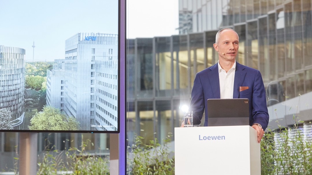 Der KfW-Vorstand Bernd Loewen während der Jahresuftaktpressekonferenz am 31.01.2023 in der KfW-Niederlassung Frankfurt