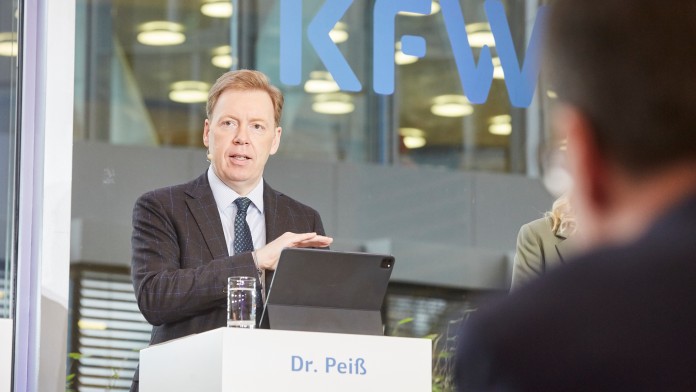 Der KfW-Vorstand Dr. Stefan Peiß während der Jahresauftaktpressekonferenz am 31.01.2023 in der KfW-Niederlassung Frankfurt