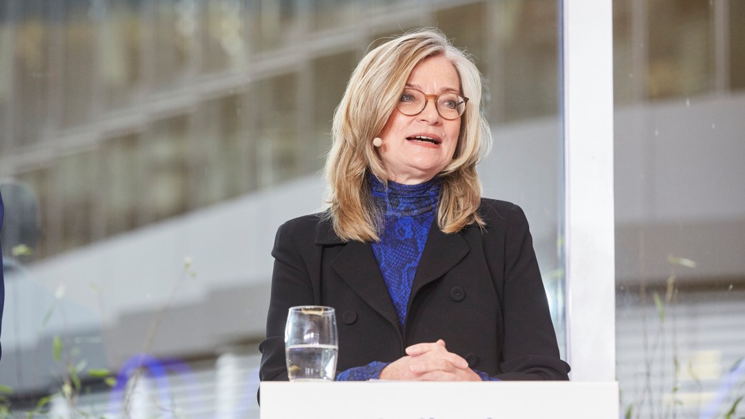 Der KfW-Vorstandin Christiane Laibach während der Jahresuftaktpressekonferenz am 31.01.2023 in der KfW-Niederlassung Frankfurt