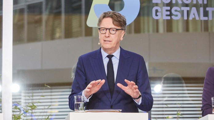 Der Vorstandsvorsitzende der KfW Stefan Wintels während der Jahresuftaktpressekonferenz am 31.01.2023 in der KfW-Niederlassung Frankfurt