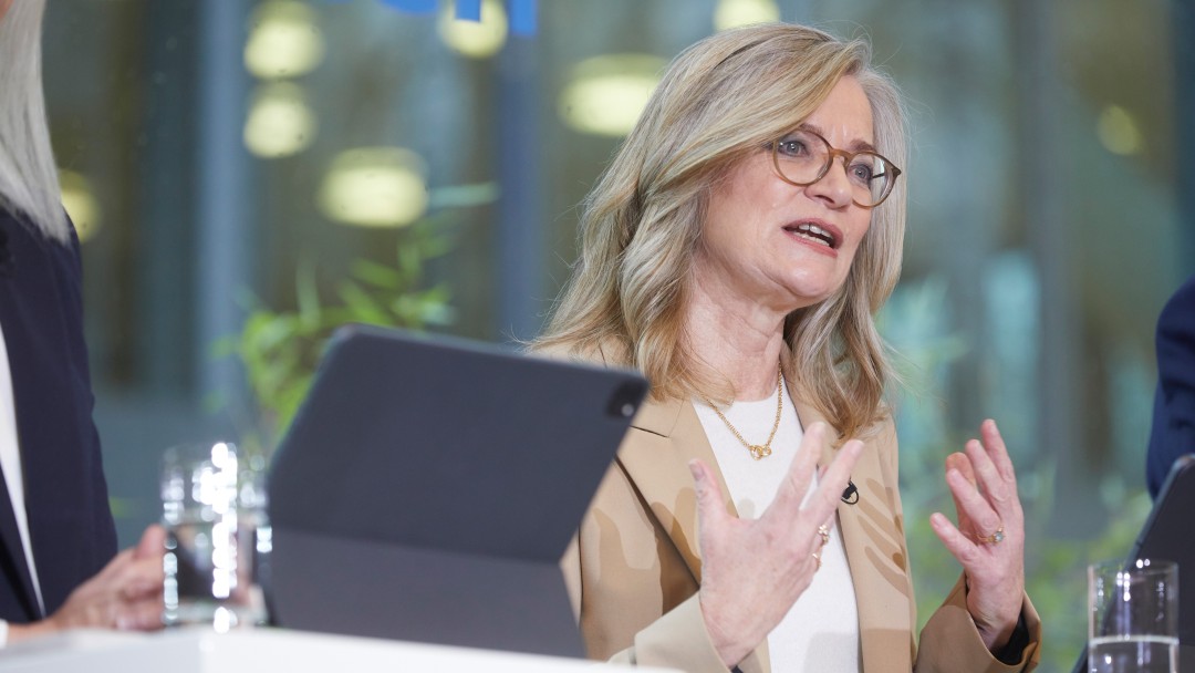 Vorstandsmitglied Christiane Laibach während der Jahresauftakt Pressekonferenz 2024 der KfW