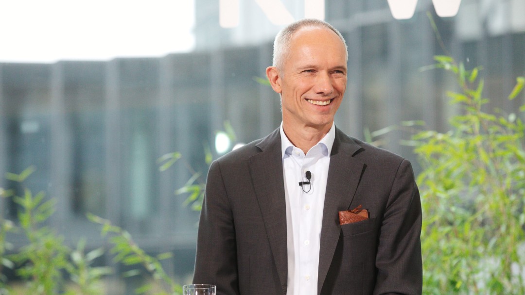 Bernd Loewen, Vorstandsmitglied der KfW, während der Jahresauftakt-Pressekonferenz 2025 in Frankfurt