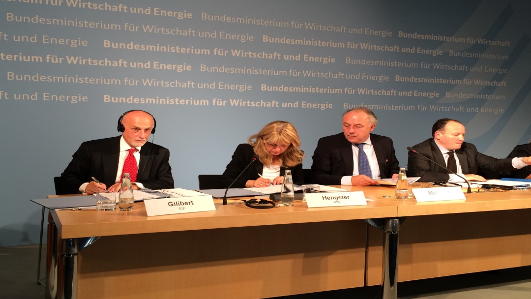 Vertragsunterzeichnung im Bundesministerium für Wirtschaft und Energie (BMWi) am 17. September 2015 in Berlin.