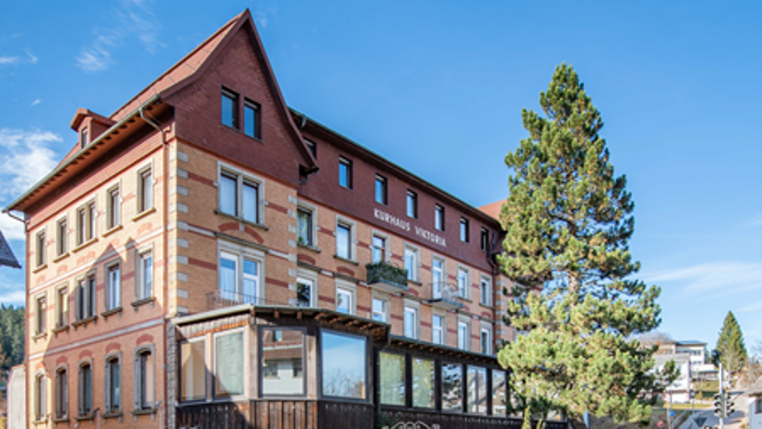 Außenansicht des ehemaligen Kurhauses Viktoria in Schönwald im Schwarzwald
