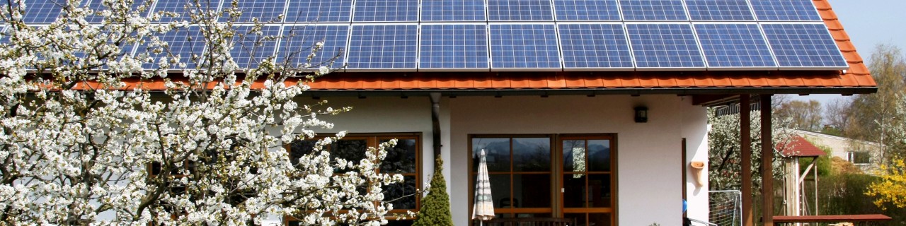 Bestehendes Einfamilienhaus mit Garten und Photovoltaikanlage auf dem Dach