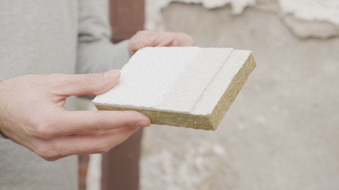 Ein Stück Mineralsteinplatte