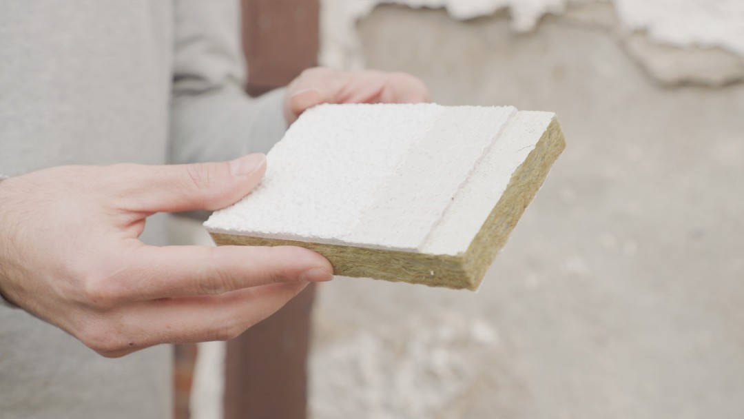 Ein Stück Mineralsteinplatte