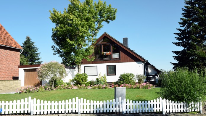 Ein bestehendes Fertig-Einfamilienhaus aus den 1970er Jahren