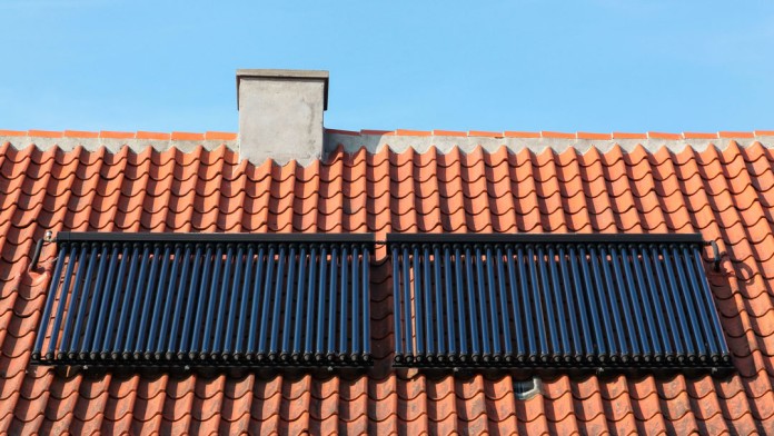 Eine Solarthermie auf einem Ziegeldach