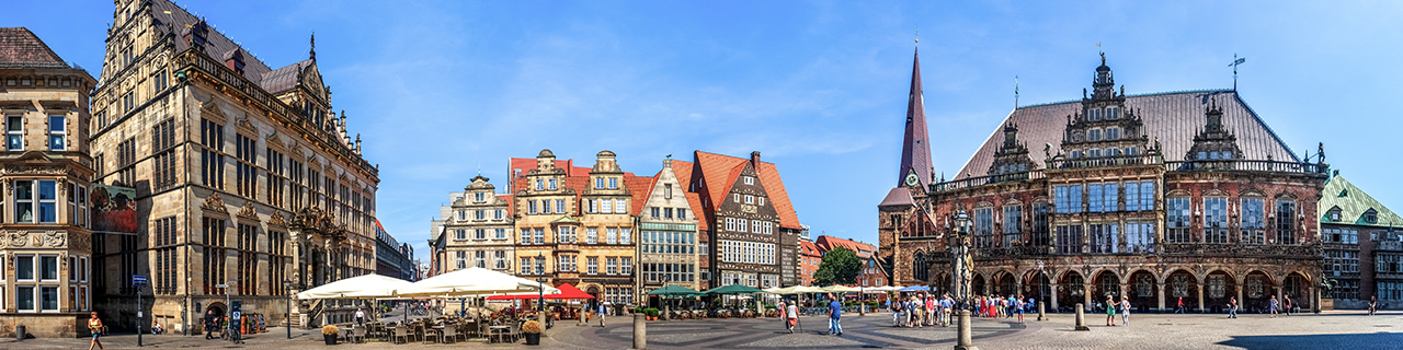 Panoramabild vom Marktplatz mit Rathaus in Bremen