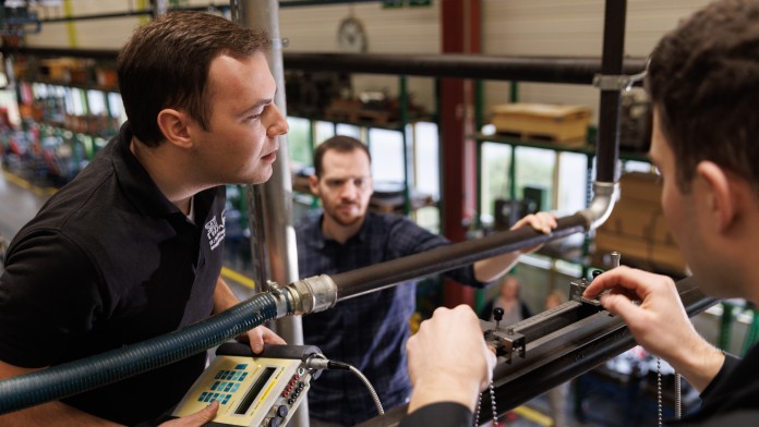 Team der interdisziplinären Forschungsgruppe der TU Darmstadt bei der Arbeit