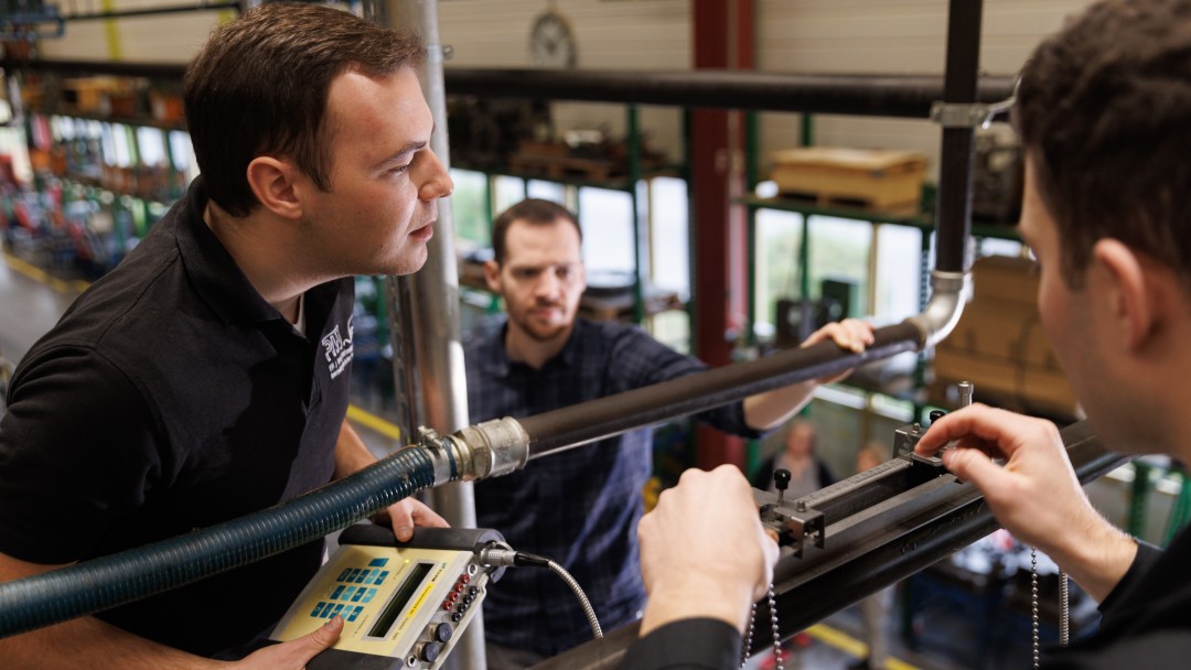 Team der interdisziplinären Forschungsgruppe der TU Darmstadt bei der Arbeit