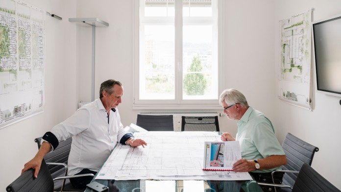 Frank Böttinger mit Enerieberater Hans-Uwe Klaeger