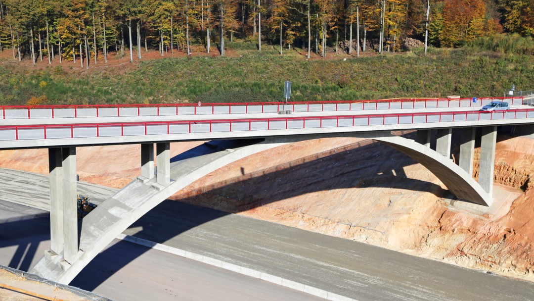 Baustelle einer Autobahnbrücke
