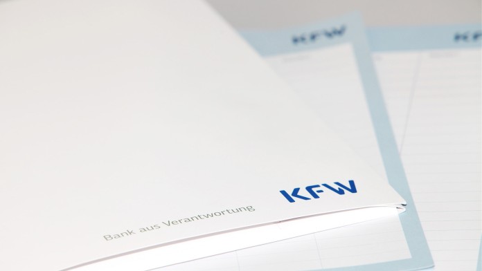 Hefter mit KfW Logo als Infomaterial