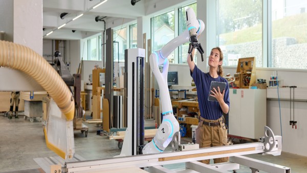 Roboter und Mensch