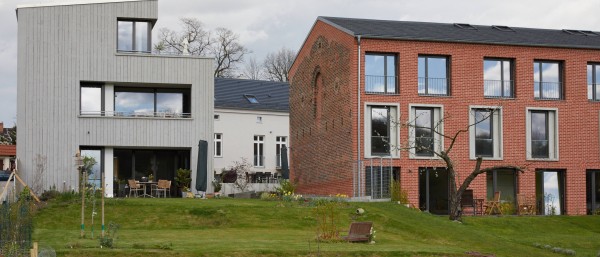 Blick vom Garten auf den preisgekrönten Kaulsdorfer Kastanienhof