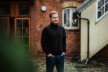 Bastian Krautwald, CEO of the company deineStudienfinanzierung, in the courtyard in front of the offices