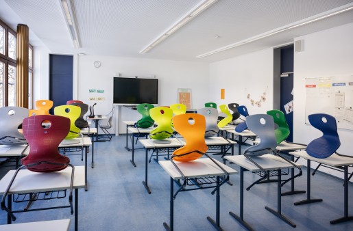 Ein leeres Klassenzimmer